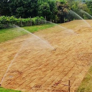 Projeto, venda e instalação de sistemas de irrigação para campos de futebol.